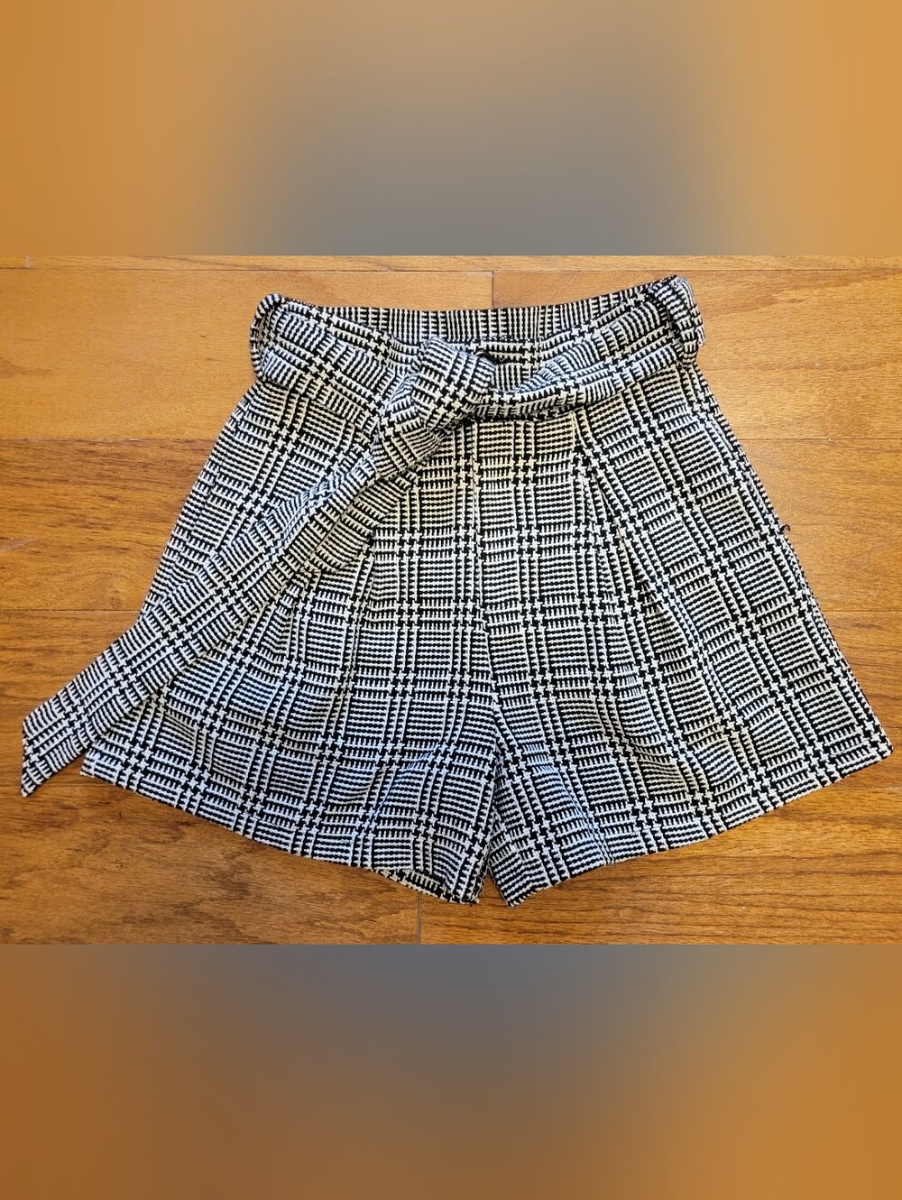 THML Clothing Yarn-Knit Winter Plaid Tie-Belt Women's Shorts - Black & White NWT